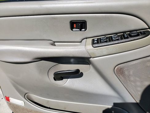 Used 2004 Chevrolet Tahoe LS RWD image 18