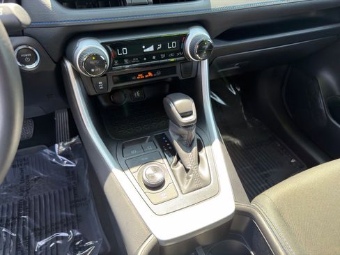 Used 2025 Toyota RAV4 SE AWD/4WD image 22