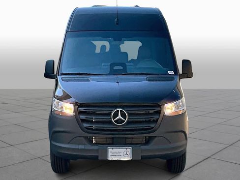 Used 2025 Mercedes-Benz Sprinter 2500 image 3