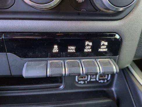 Used 2022 RAM 1500 Big Horn AWD/4WD image 38