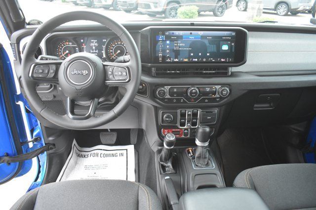Used 2025 Jeep Gladiator Sport AWD/4WD image 17