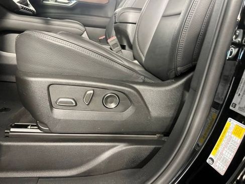 Used 2025 GMC Yukon XL Denali image 31