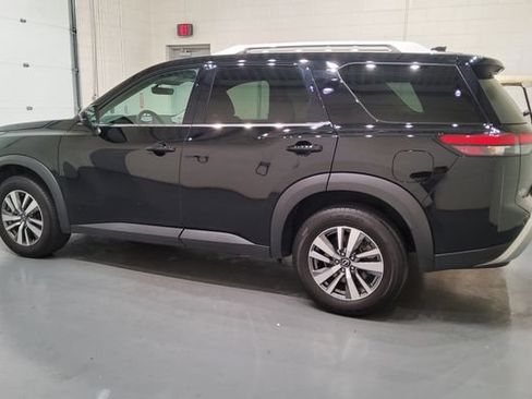 Used 2025 Nissan Pathfinder SL AWD/4WD image 7