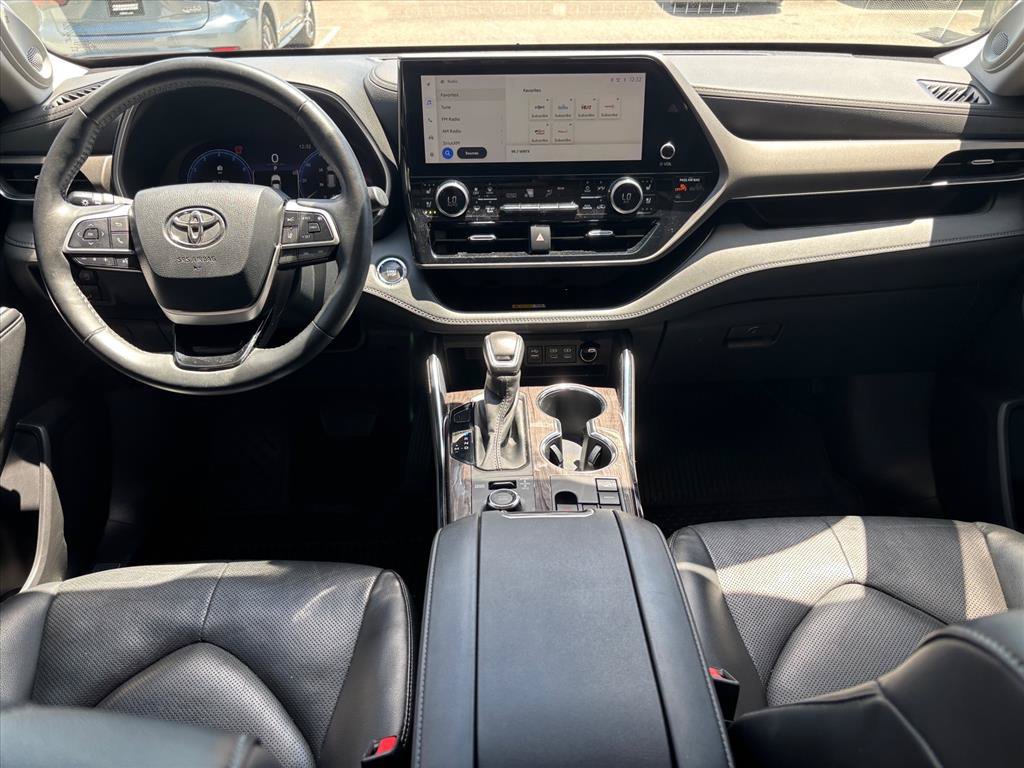 Used 2023 Toyota Highlander Limited AWD/4WD image 4