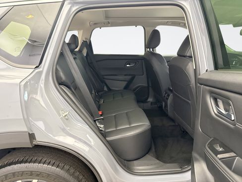 Used 2025 Nissan Rogue SL w/ Tech Package image 18