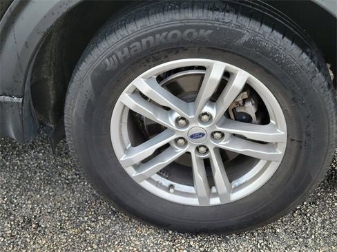 Used 2023 Ford Explorer XLT w/ Equipment Group 202A image 7