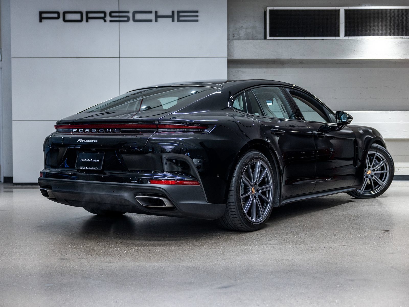 Certified 2025 Porsche Panamera image 8
