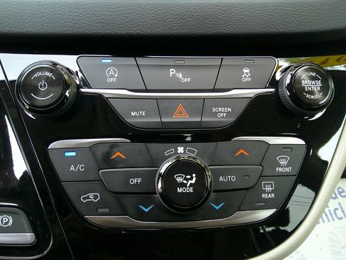 Used 2018 Chrysler Pacifica Touring Plus w/ Tire & Wheel Group image 27