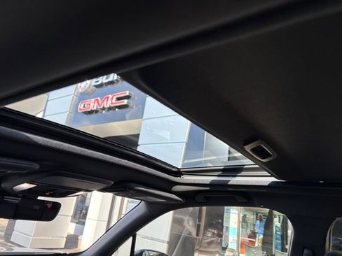 Used 2025 Subaru Forester Premium image 12