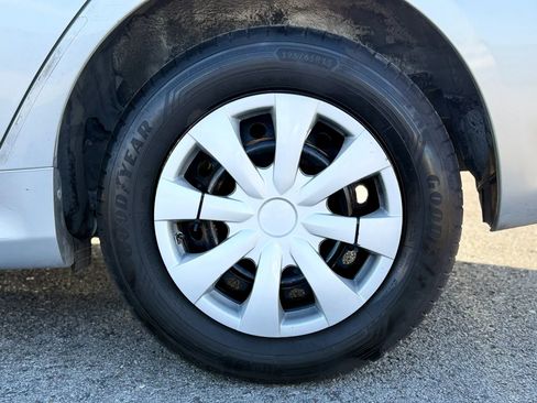 Used 2012 Toyota Corolla L FWD image 37