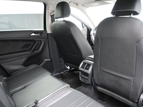 Used 2022 Volkswagen Tiguan SE AWD/4WD image 19