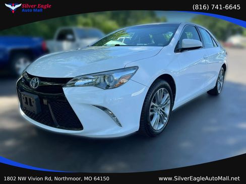 Used 2015 Toyota Camry SE FWD image 1
