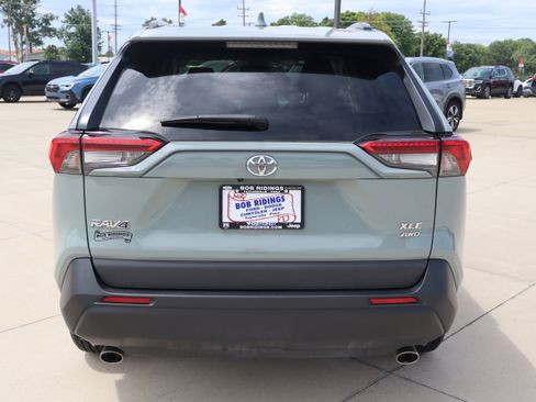 Used 2022 Toyota RAV4 XLE AWD/4WD image 6