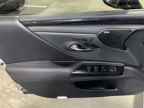 Used 2021 Lexus ES 300h w/ Accessory Package image 20