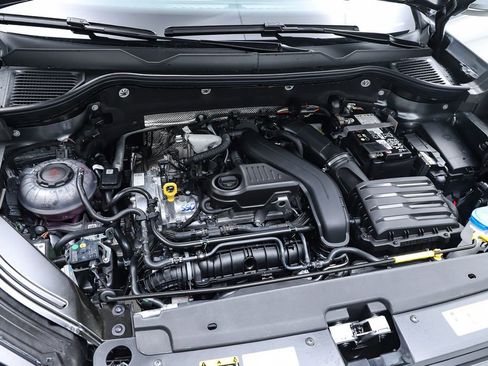 New 2025 Volkswagen Taos SEL image 29