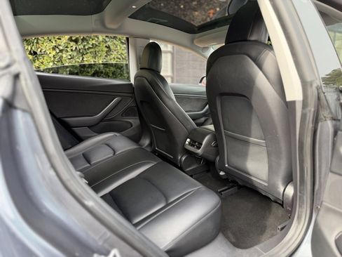 Used 2021 Tesla Model 3 Performance image 38