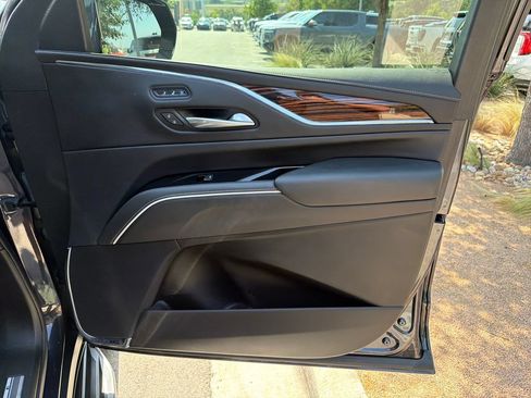 Used 2023 Cadillac Escalade ESV Premium Luxury RWD image 39