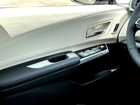New 2026 Toyota Sienna Limited FWD image 21