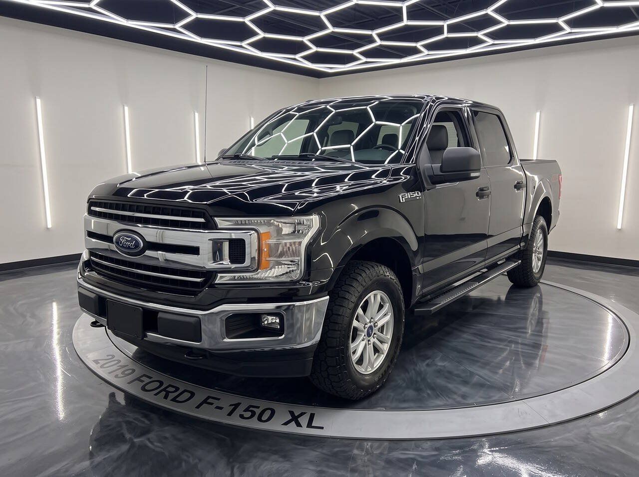 Used 2019 Ford F150 XLT RWD image 1