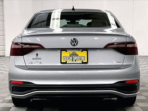 Used 2023 Volkswagen Jetta SE image 4