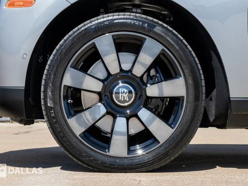 Used 2023 Rolls-Royce Cullinan w/ Cullinan Package image 13