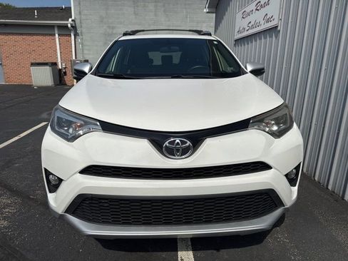 Used 2016 Toyota RAV4 SE image 2