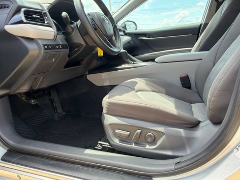 Used 2019 Toyota Camry LE FWD image 18