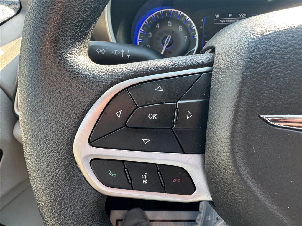 Used 2018 Chrysler Pacifica Touring Plus w/ Tire & Wheel Group FWD image 13