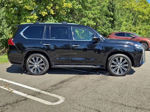 Certified 2019 Lexus LX 570 4WD image 8