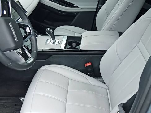 Used 2023 Land Rover Range Rover Evoque SE AWD/4WD image 11