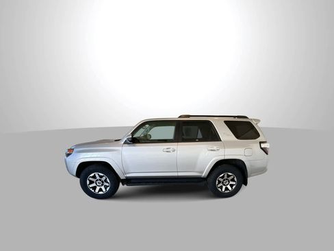 Certified 2024 Toyota 4Runner TRD Off-Road image 5