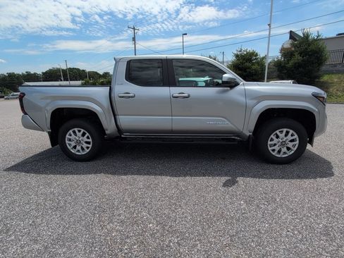Certified 2026 Toyota Tacoma SR5 AWD/4WD image 8