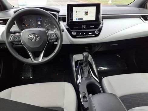 Used 2025 Toyota Corolla SE w/ SE Package FWD image 9