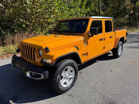 Used 2021 Jeep Gladiator Sport image 2