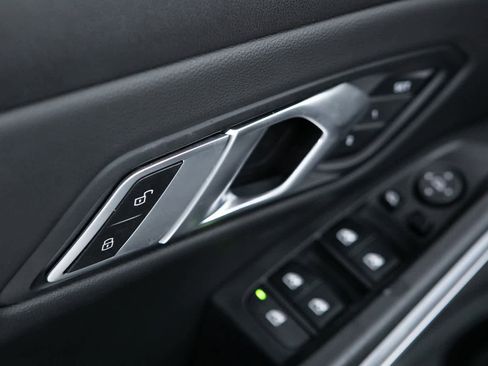 Used 2023 BMW 330i Sedan w/ M Sport Package image 19