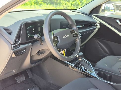 Used 2025 Kia Niro LX FWD image 15