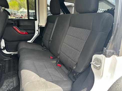 Used 2012 Jeep Wrangler Unlimited Rubicon w/ Connectivity Group AWD/4WD image 35