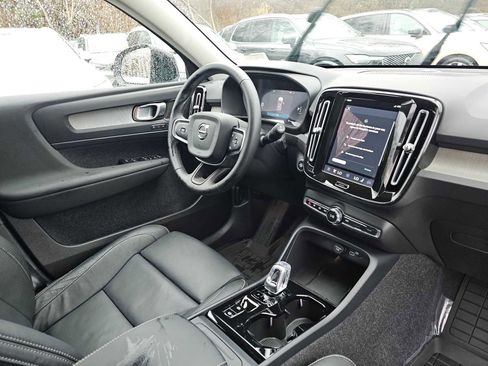 Used 2025 Volvo XC40 B5 Ultra w/ Protection Package Premier image 10