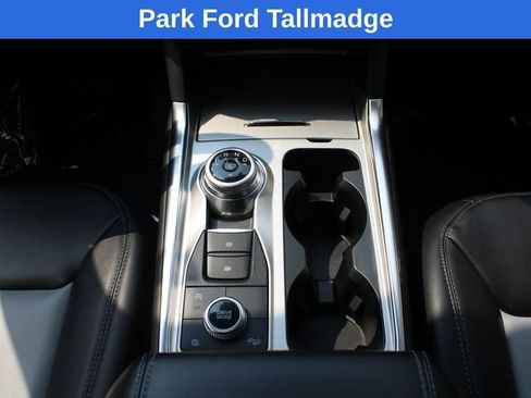 Used 2023 Ford Explorer XLT w/ Equipment Group 202A AWD/4WD image 18