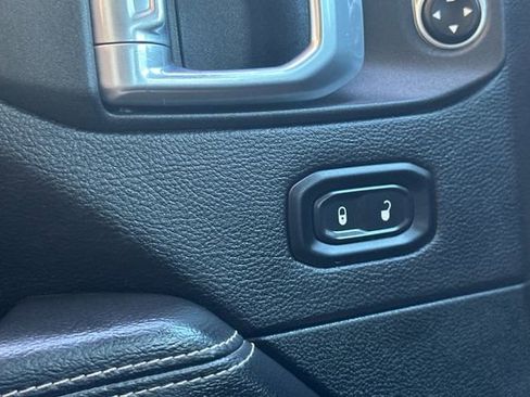 Used 2021 Jeep Wrangler Unlimited Sahara image 15