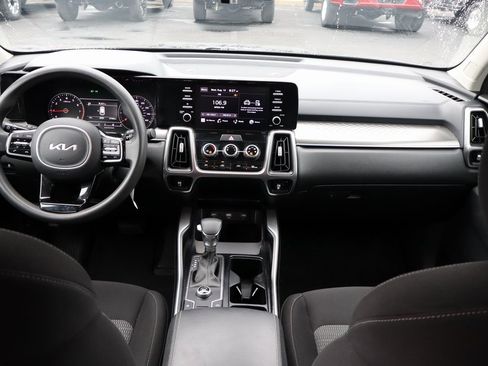 Used 2022 Kia Sorento LX image 16