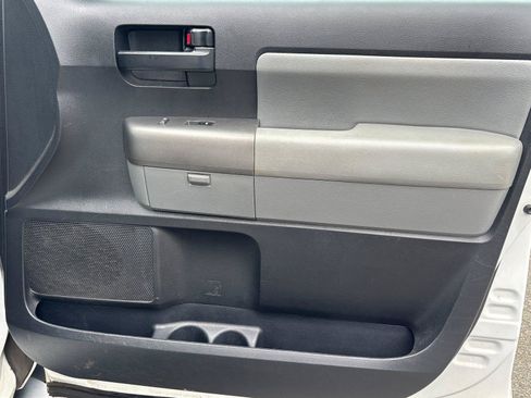 Used 2016 Toyota Sequoia SR5 RWD image 37