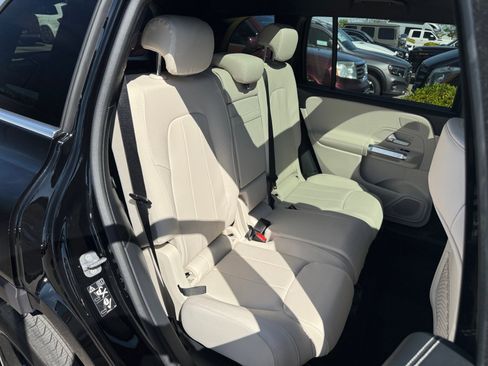 Used 2026 Mercedes-Benz GLB 250 4MATIC image 19