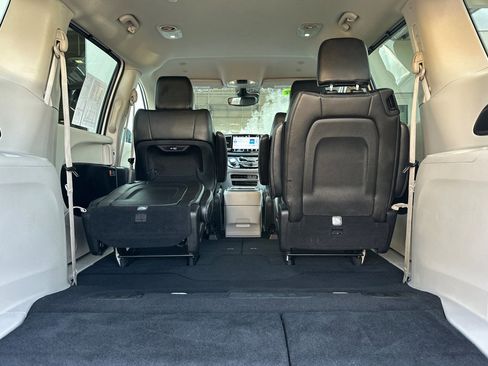 Used 2024 Chrysler Pacifica Touring-L image 16