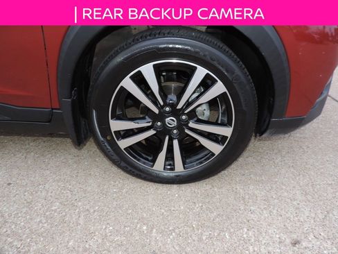 Used 2019 Nissan Kicks SV image 11