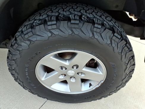 Used 2010 Jeep Wrangler Rubicon w/ PWR Convenience Group image 5