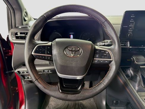 Used 2021 Toyota Sienna XSE w/ XSE Plus Package FWD image 13