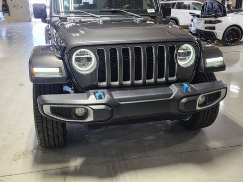 Used 2022 Jeep Wrangler Unlimited Sahara AWD/4WD image 9