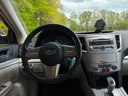 Used 2010 Subaru Legacy 2.5i Premium AWD/4WD image 9