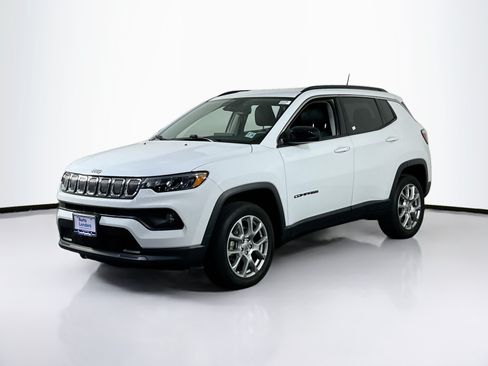 Used 2022 Jeep Compass Latitude AWD/4WD image 1